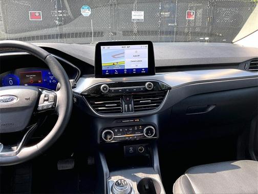 2022 Ford Escape Titanium Hybrid