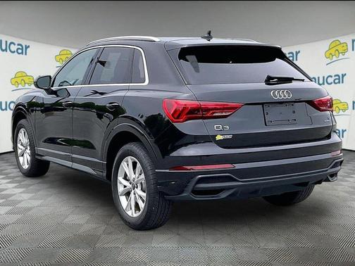 Mythos Black Metallic 2025 Audi Q3 45 S line Premium