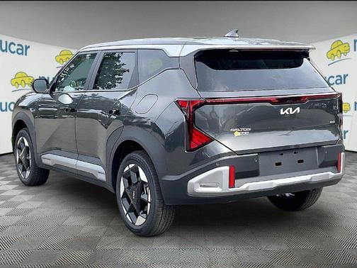 Gray 2027 Kia Seltos S