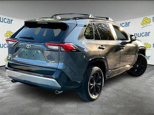 2022 Toyota RAV4 Hybrid SE