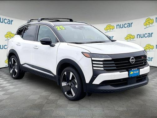 2t Wht Blk Roof 2025 Nissan Kicks SR
