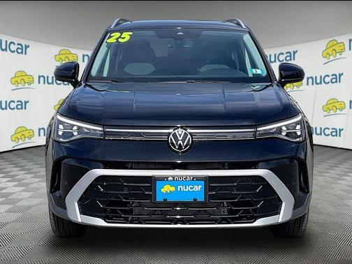 Deep Black Pearl Effect 2025 Volkswagen Taos 1.5T SEL