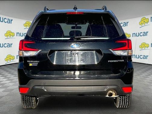 Crystal Black Silica 2023 Subaru Forester Premium