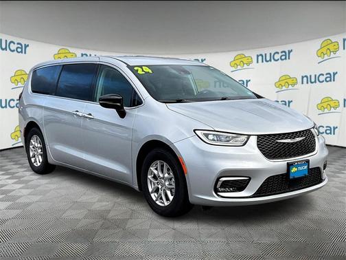 2024 Chrysler Pacifica Touring-L