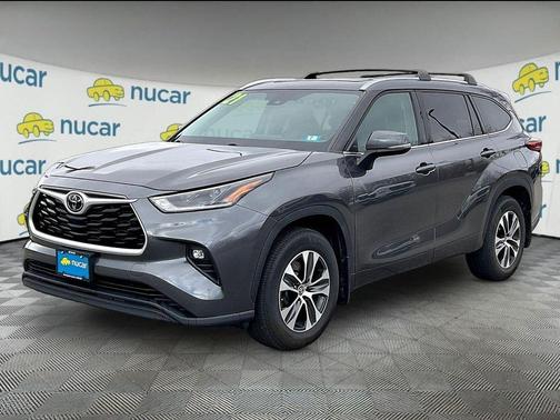 Gray 2021 Toyota Highlander XLE