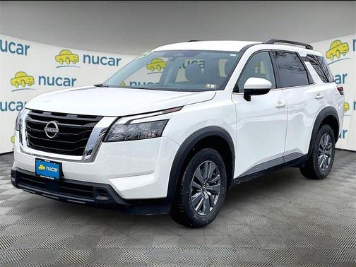 2025 Nissan Pathfinder SV