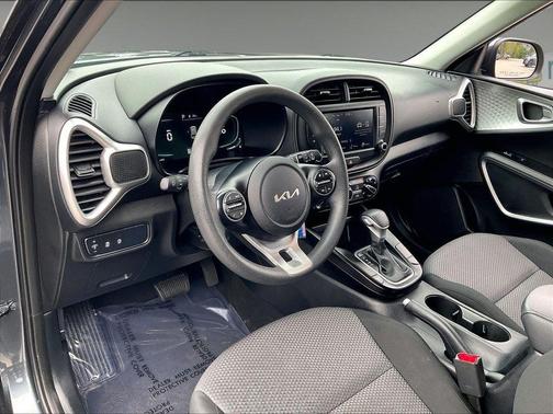 Gray 2024 Kia Soul LX