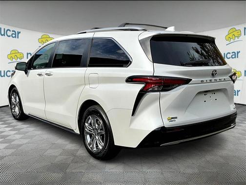 2022 Toyota Sienna Platinum 7 Passenger