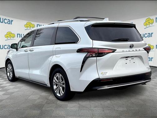 2022 Toyota Sienna Platinum 7 Passenger