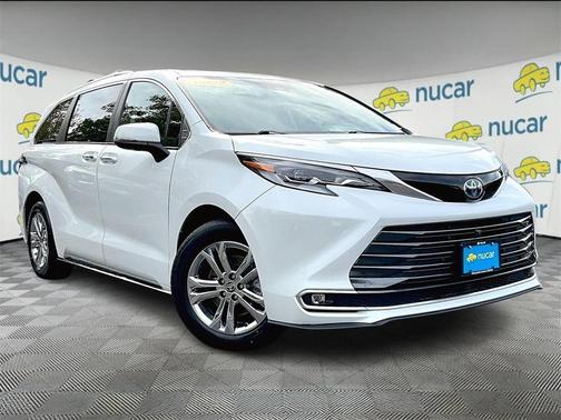 2022 Toyota Sienna Platinum 7 Passenger
