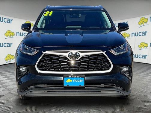 Black 2021 Toyota Highlander XLE
