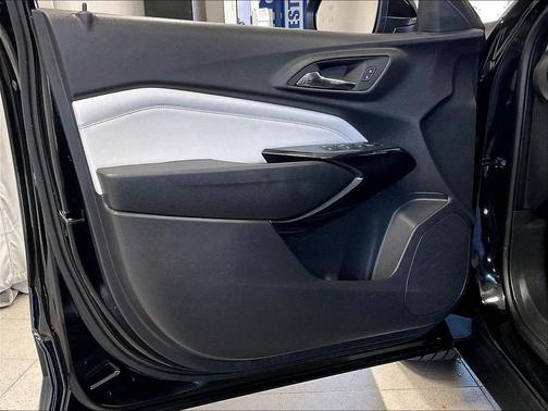 Black 2025 Chevrolet Trax LT