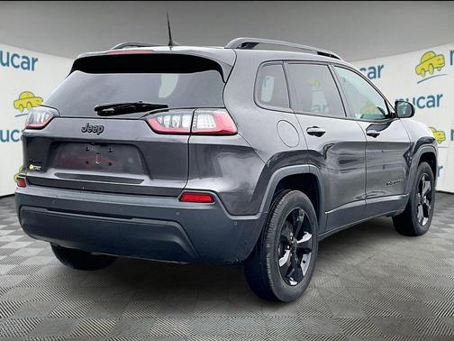 Gray 2023 Jeep Cherokee Altitude Lux