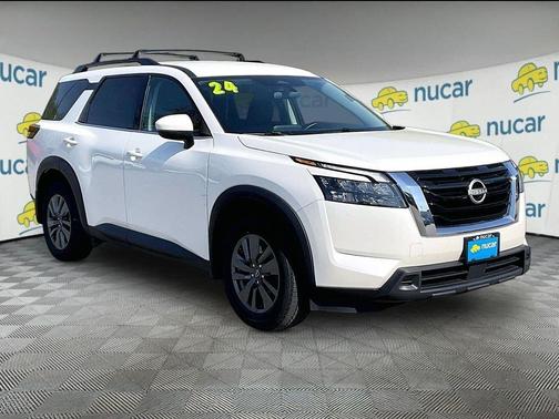 White 2024 Nissan Pathfinder SV
