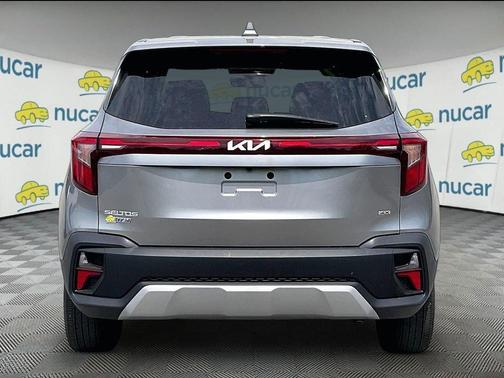 Gray 2024 Kia Seltos LX