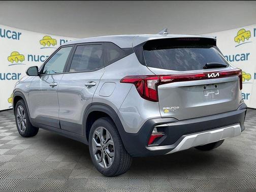 Gray 2024 Kia Seltos LX