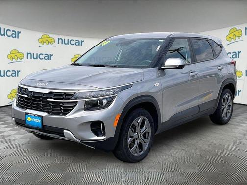 Gray 2024 Kia Seltos LX