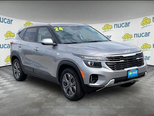 Gray 2024 Kia Seltos LX