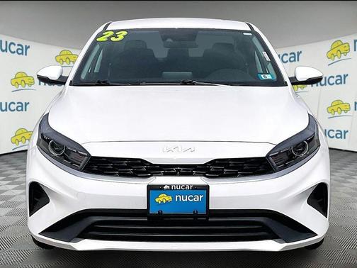 White 2023 Kia Forte LXS