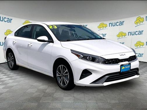 White 2023 Kia Forte LXS
