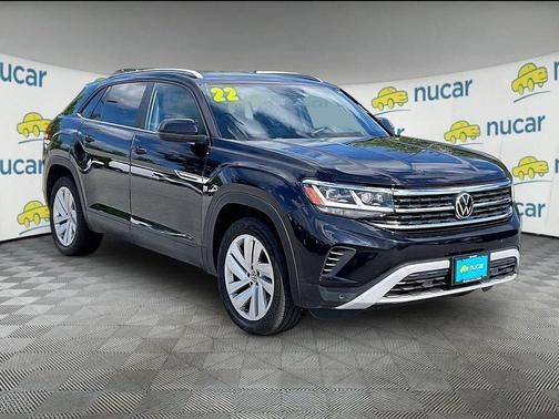 Deep Black Pearl Effect 2022 Volkswagen Atlas Cross Sport 3.6L V6 SE w/Technology