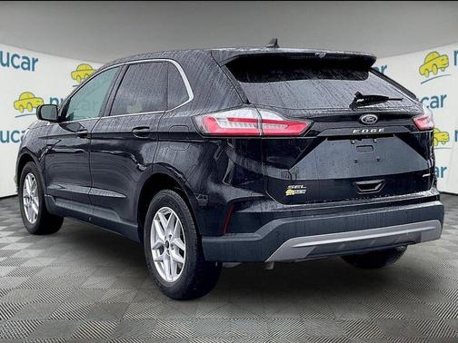 Black 2023 Ford Edge SEL