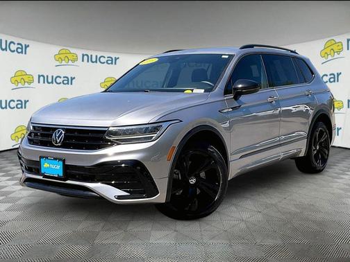Pyrite Silver Metallic 2023 Volkswagen Tiguan 2.0T SE R-Line Black