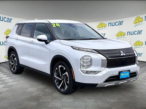 White 2024 Mitsubishi Outlander SE