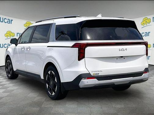 White 2025 Kia Carnival EX