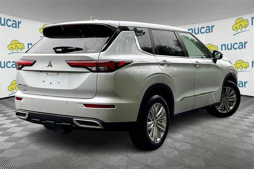 2022 Mitsubishi Outlander ES