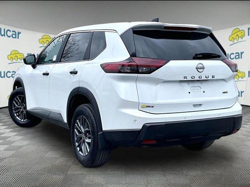 Everest White P 2025 Nissan Rogue S