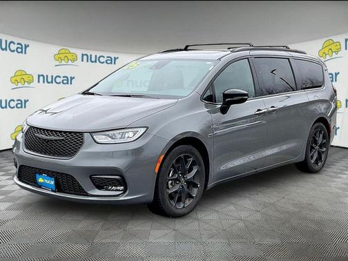 Gray 2025 Chrysler Pacifica Limited