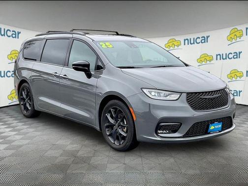 Gray 2025 Chrysler Pacifica Limited