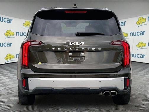 Green 2024 Kia Telluride S