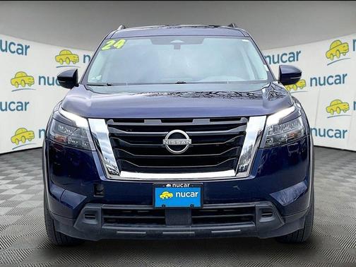 2024 Nissan Pathfinder SV