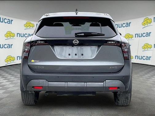 2025 Nissan Kicks SV