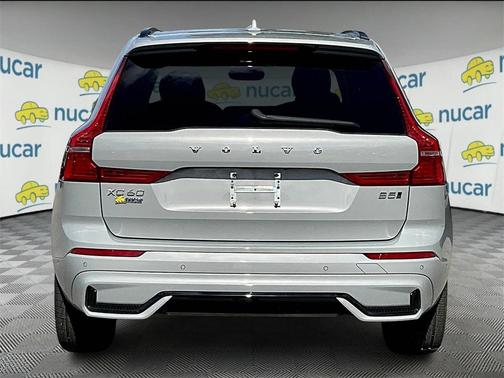 2024 Volvo XC60 B5 Plus Dark Theme