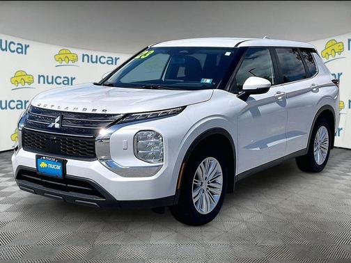 White 2023 Mitsubishi Outlander ES