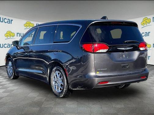 2023 Chrysler Voyager LX