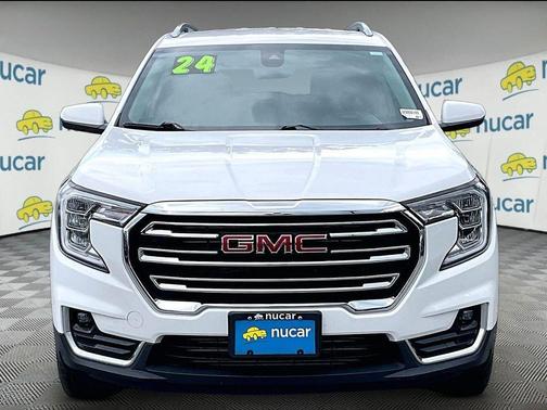 White 2024 GMC Terrain SLT