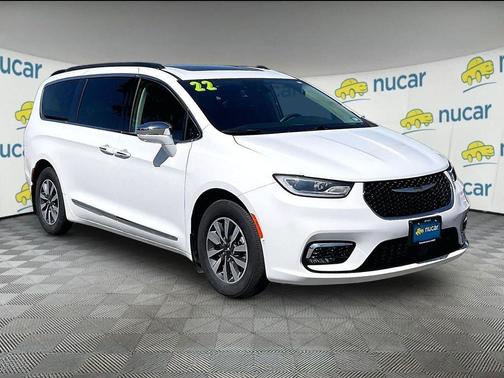 White 2022 Chrysler Pacifica Hybrid Limited