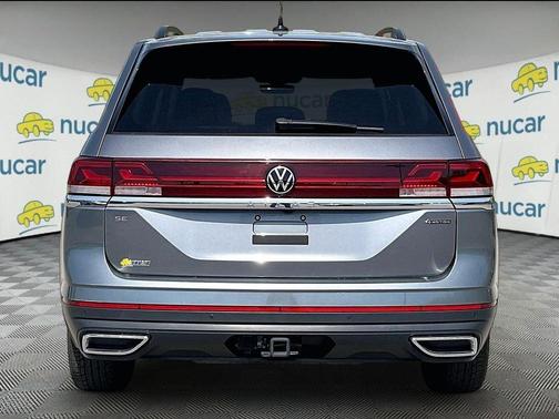 Platinum Gray Metallic 2024 Volkswagen Atlas 2.0T SE