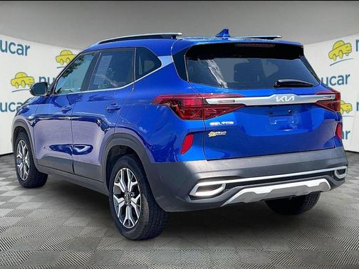 Blue 2022 Kia Seltos EX
