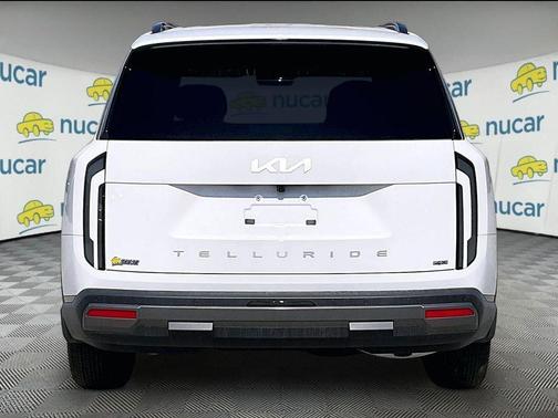 White 2027 Kia Telluride S