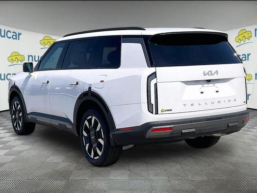 White 2027 Kia Telluride S