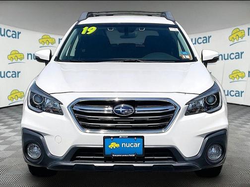 Crystal White Pearl 2019 Subaru Outback 2.5i Premium