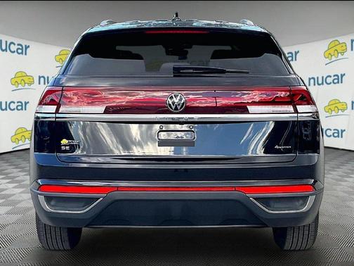 Deep Black Pearl Effect 2024 Volkswagen Atlas Cross Sport 2.0T SE