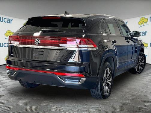 Deep Black Pearl Effect 2024 Volkswagen Atlas Cross Sport 2.0T SE