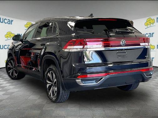 Deep Black Pearl Effect 2024 Volkswagen Atlas Cross Sport 2.0T SE