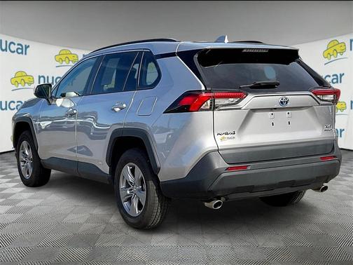 2022 Toyota RAV4 Hybrid XLE